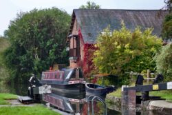 Narrowboat on the Kennet and Avon Canal Narrowboat on the Kennet and Avon Canal